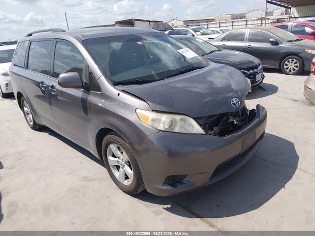 2013 TOYOTA SIENNA LE V6 8 PASSENGER