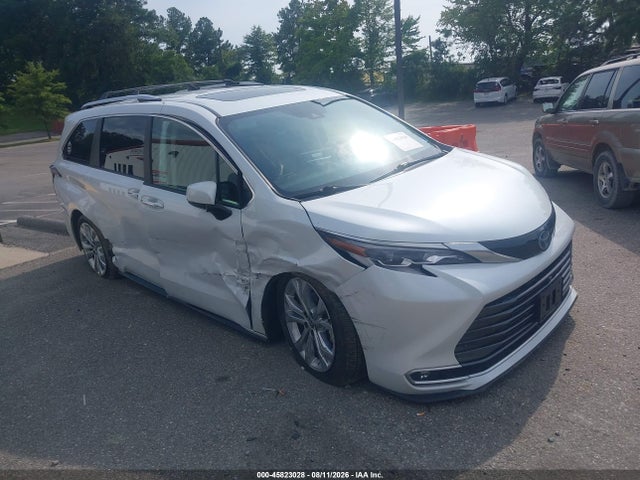 2022 TOYOTA SIENNA PLATINUM