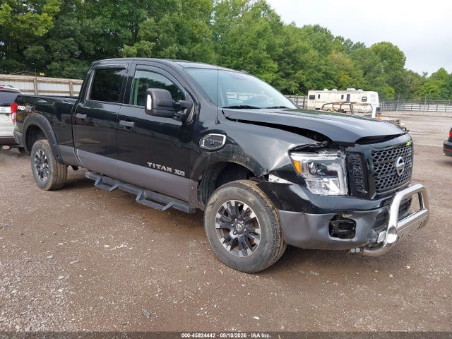 2017 NISSAN TITAN PRO-4X GAS