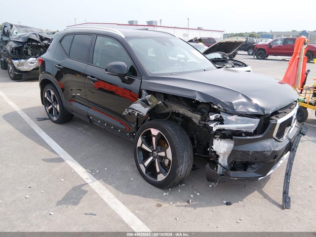 2019 VOLVO XC40 T5 MOMENTUM