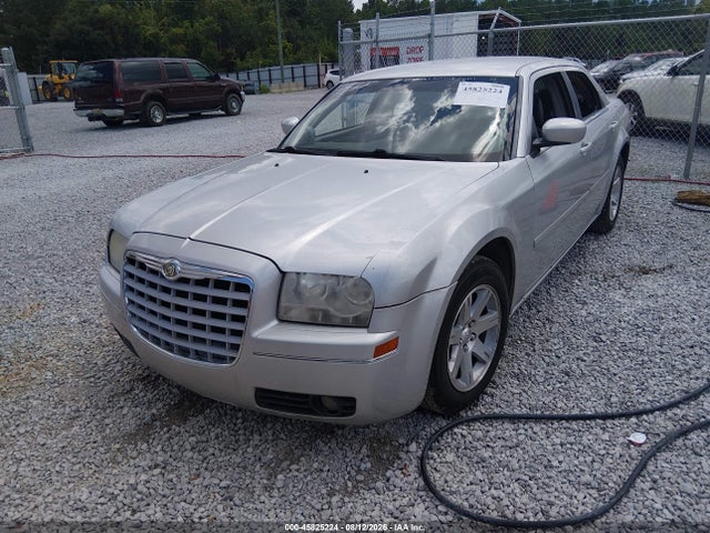 صورة 2 لـ 2005 Chrysler 300 TOURING