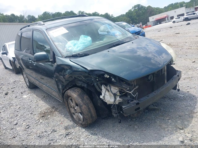2004 TOYOTA SIENNA XLE