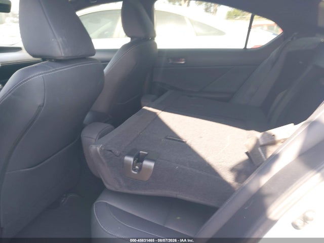 صورة مصغرة 21 لـ 2022 Lexus IS 300