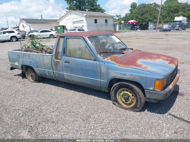1986 TOYOTA PICKUP XTRACAB RN70 DLX