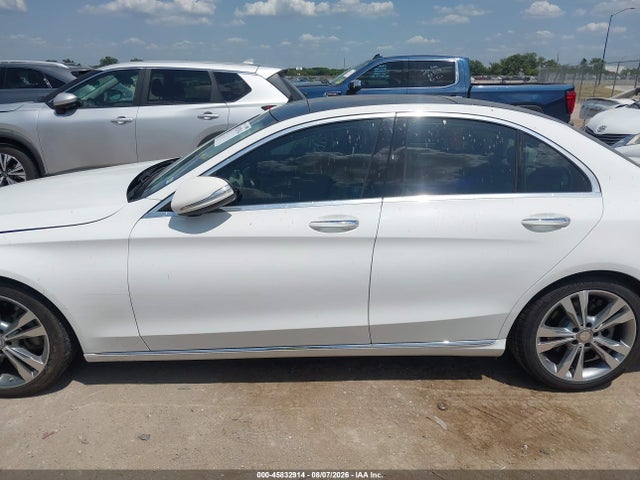 صورة 14 لـ 2015 Mercedes-BENZ C 300