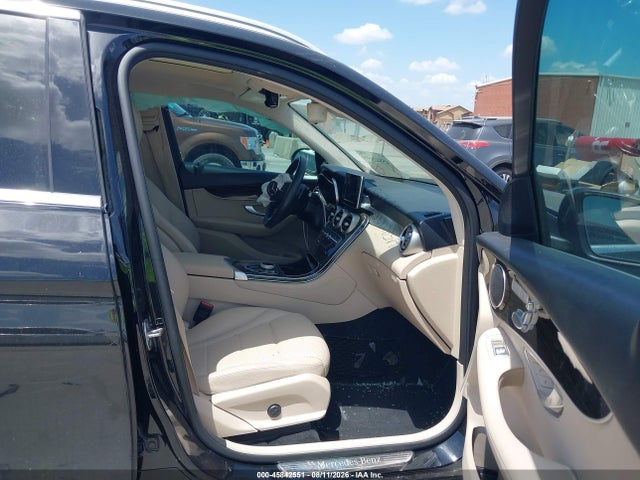 2019 MERCEDES-BENZ GLC 300 5