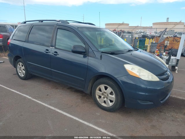 2010 TOYOTA SIENNA LE