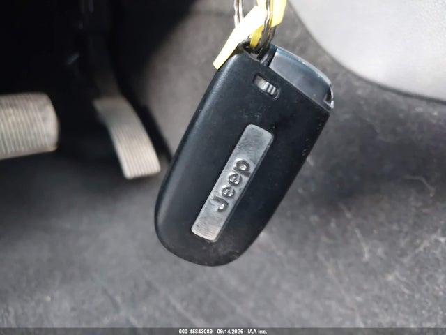 2021 JEEP GRAND CHEROKEE LAREDO X 4X4 11
