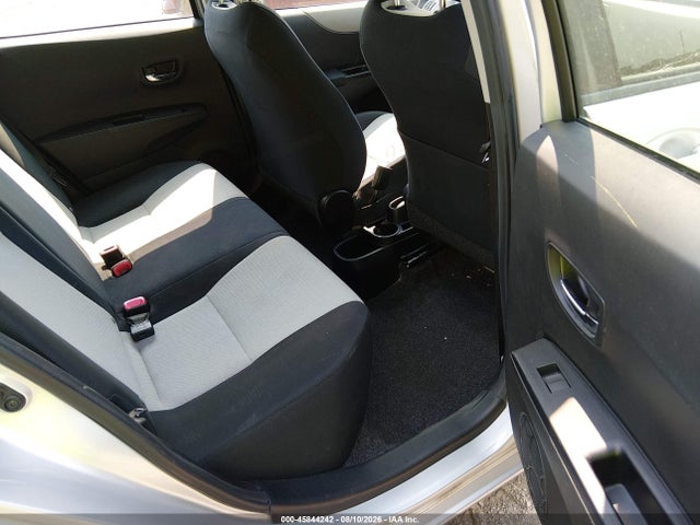 2013 Toyota YARIS LE 照片 8