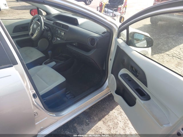 2012 Toyota PRIUS C ONE 照片 5