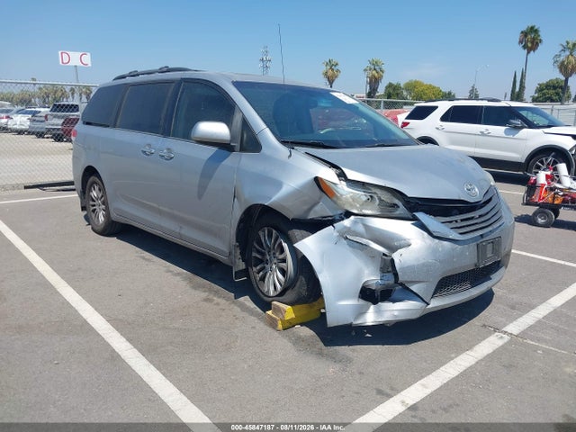 2014 TOYOTA SIENNA XLE V6 8 PASSENGER