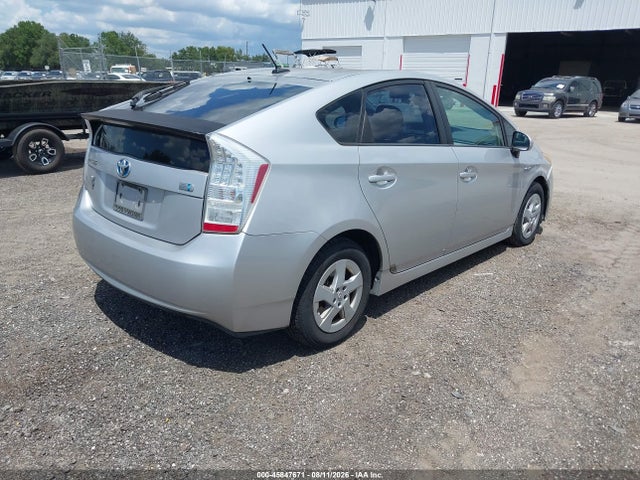 2010 Toyota PRIUS II — миниатюра 4