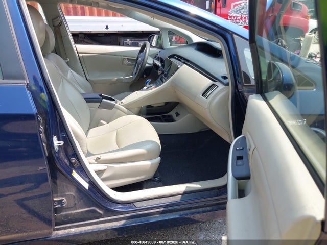 صورة 5 لـ 2014 Toyota PRIUS TWO