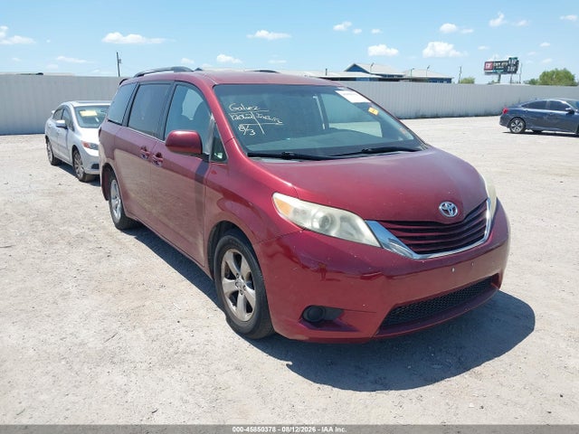 2015 TOYOTA SIENNA LE 8 PASSENGER
