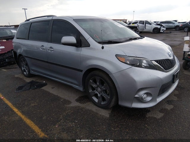 2011 TOYOTA SIENNA SE