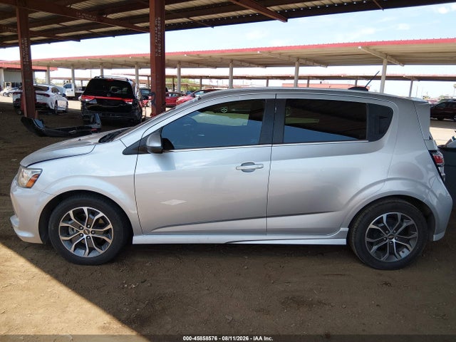 2017 Chevrolet SONIC LT AUTO photo 15