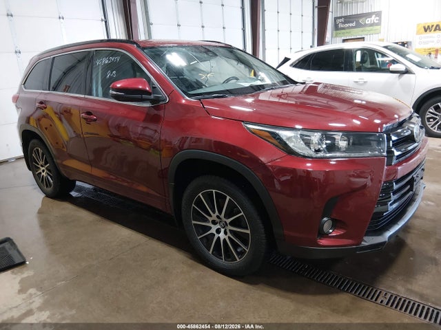 2017 TOYOTA HIGHLANDE SE