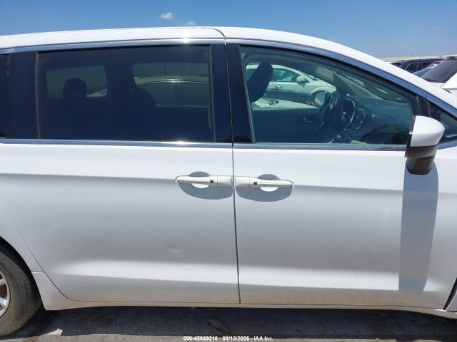 2022 CHRYSLER VOYAGER LX 13