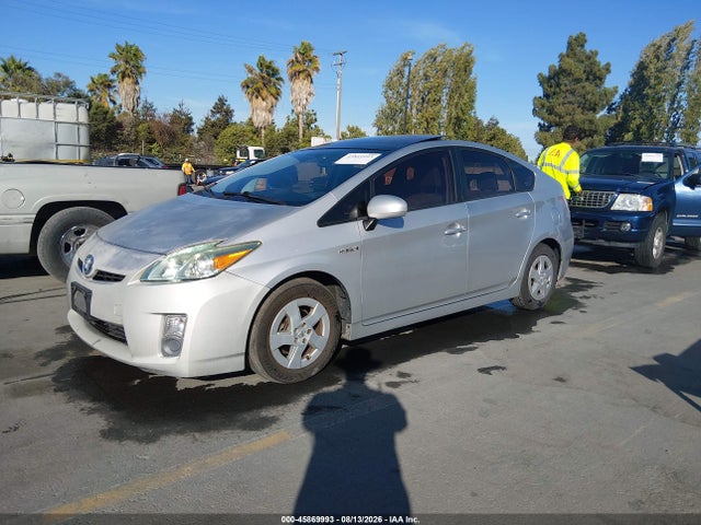 2010 Toyota PRIUS III — фото 2