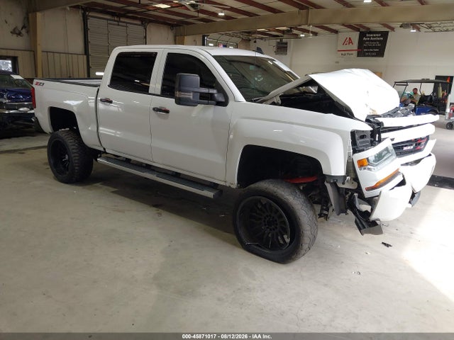 2017 Chevrolet SILVERADO 1500 LT photo 1