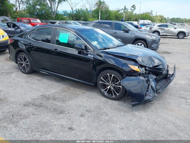 2018 TOYOTA CAMRY SE