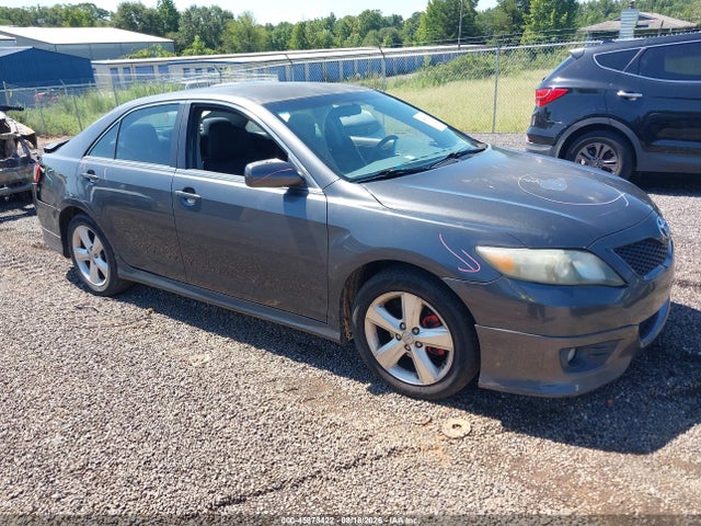 2011 TOYOTA CAMRY SE