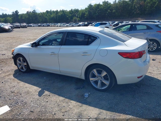 2013 Acura ILX 2.0L 照片 3