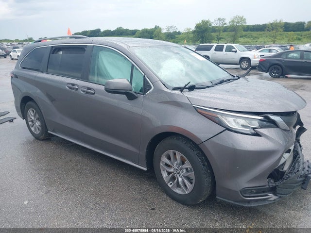 2022 TOYOTA SIENNA LE
