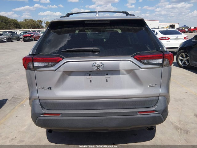 2020 TOYOTA RAV4 XLE 17