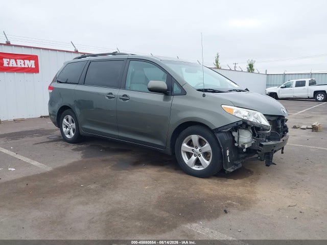 2013 TOYOTA SIENNA LE V6 8 PASSENGER