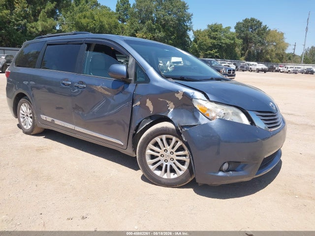 2015 TOYOTA SIENNA XLE 8 PASSENGER