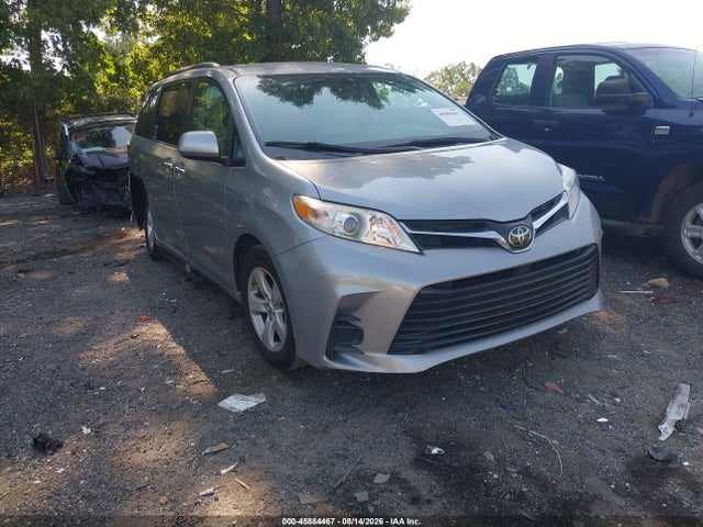 2018 TOYOTA SIENNA LE 8 PASSENGER