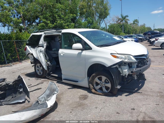2020 TOYOTA SIENNA LE