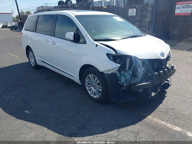 2014 TOYOTA SIENNA XLE V6 8 PASSENGER