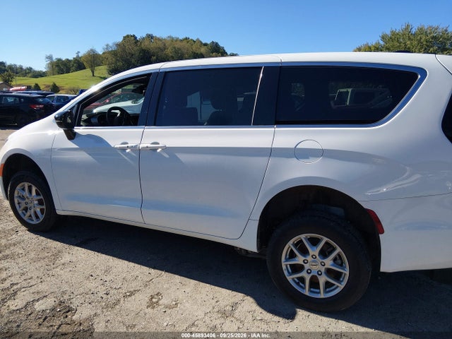 2025 CHRYSLER VOYAGER LX 14