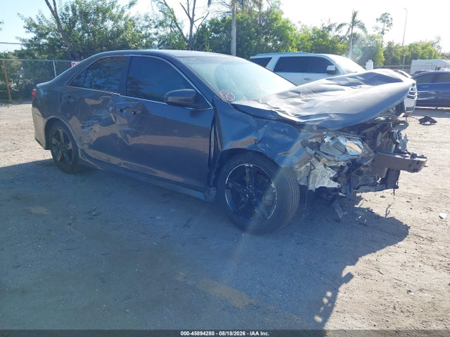 2014 TOYOTA CAMRY SE