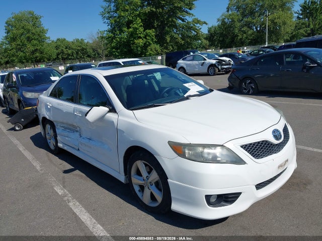 2011 TOYOTA CAMRY SE