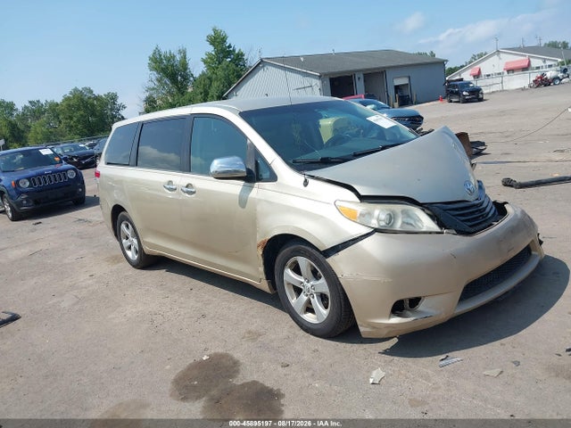 2013 TOYOTA SIENNA L V6 7 PASSENGER