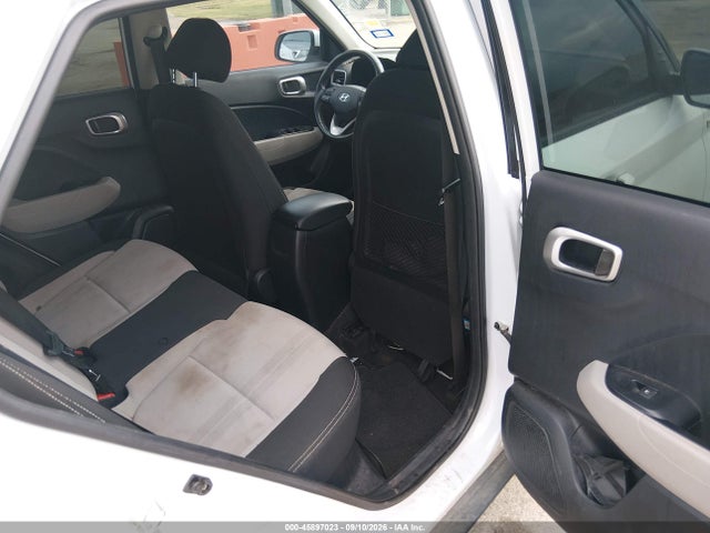 2021 HYUNDAI VENUE SEL 8
