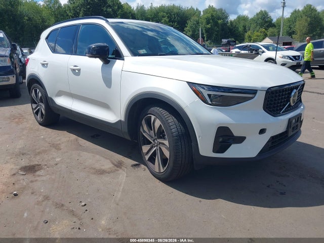 2025 VOLVO XC40 B5 PLUS DARK THEME
