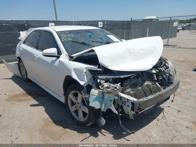 2014 TOYOTA CAMRY SE
