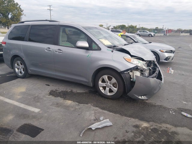 2011 TOYOTA SIENNA LE V6