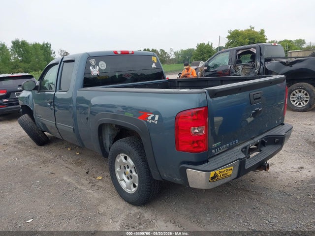 2011 Chevrolet SILVERADO 1500 LT photo 3