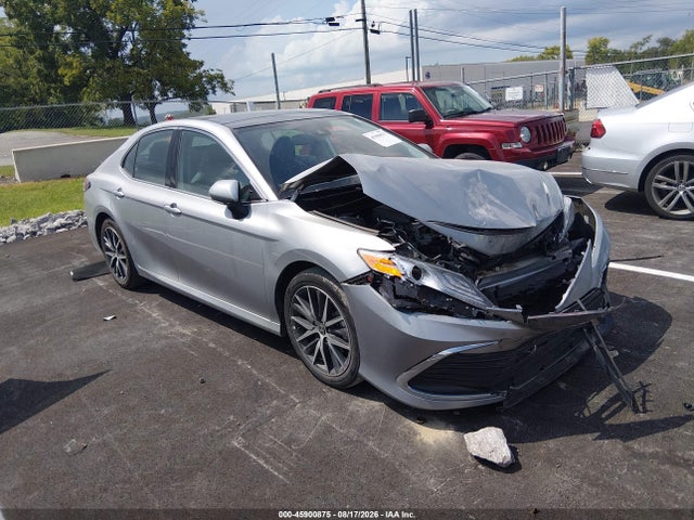 2022 TOYOTA CAMRY XLE