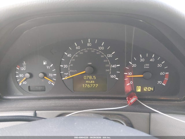 2001 Mercedes-BENZ E 320 照片 7