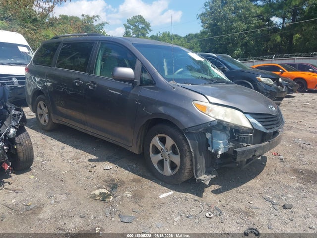 2011 TOYOTA SIENNA LE V6