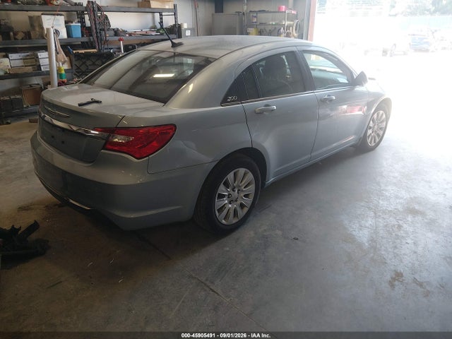 2014 Chrysler 200 LX — миниатюра 4