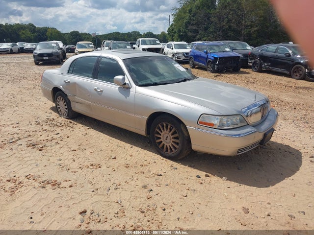 2005 LINCOLN TOWN CAR SIGNATURE LIMITED