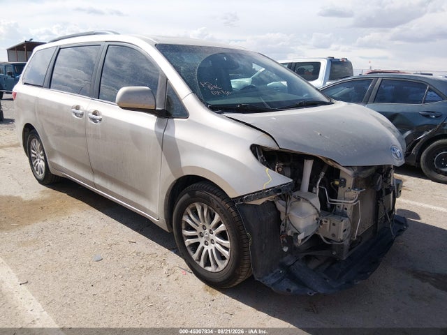 2015 TOYOTA SIENNA XLE 8 PASSENGER