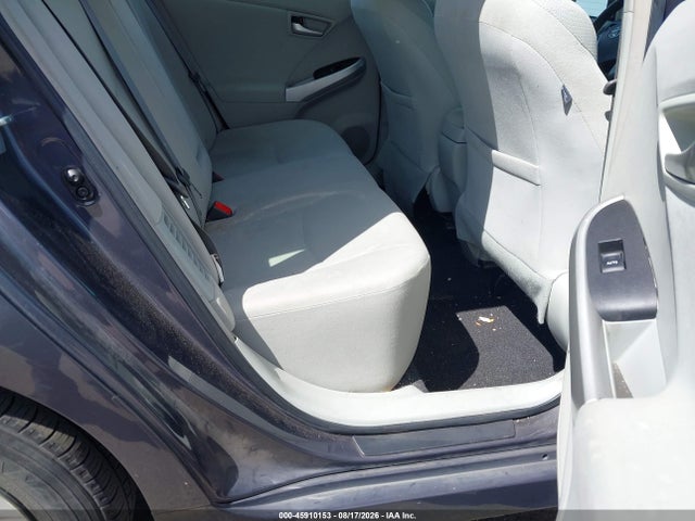 صورة 8 لـ 2014 Toyota PRIUS TWO